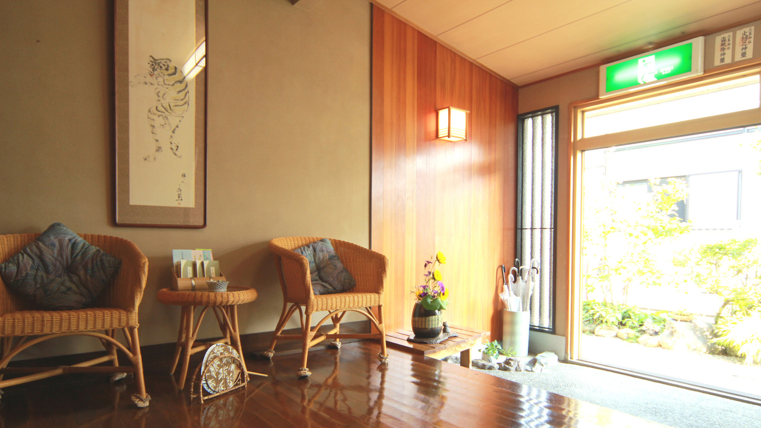 #館内-どこか懐かしい和の空間を、お楽しみいただけます