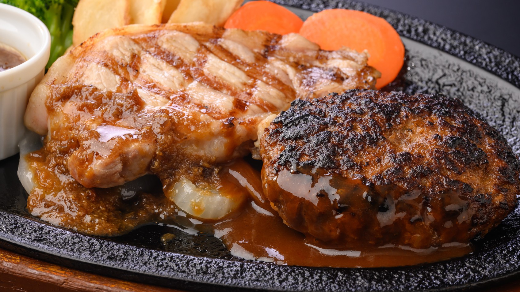 【夕食】ハンバーグ&ポークジンジャーイメージ