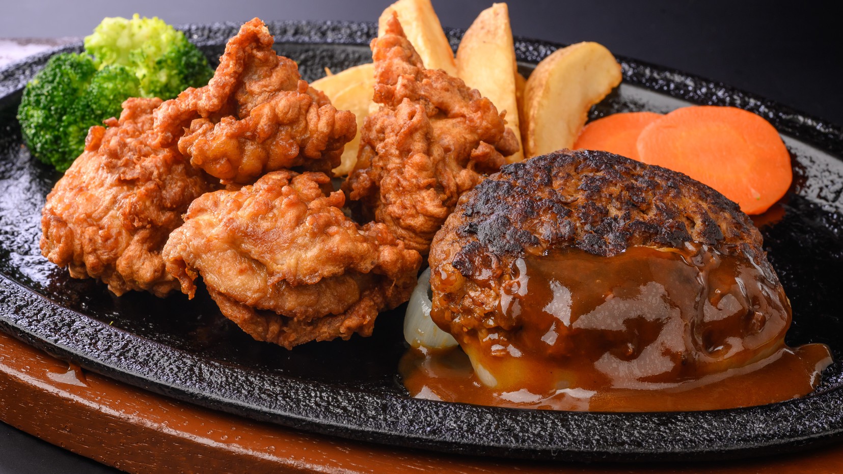 【夕食】ハンバーグ&唐揚げイメージ