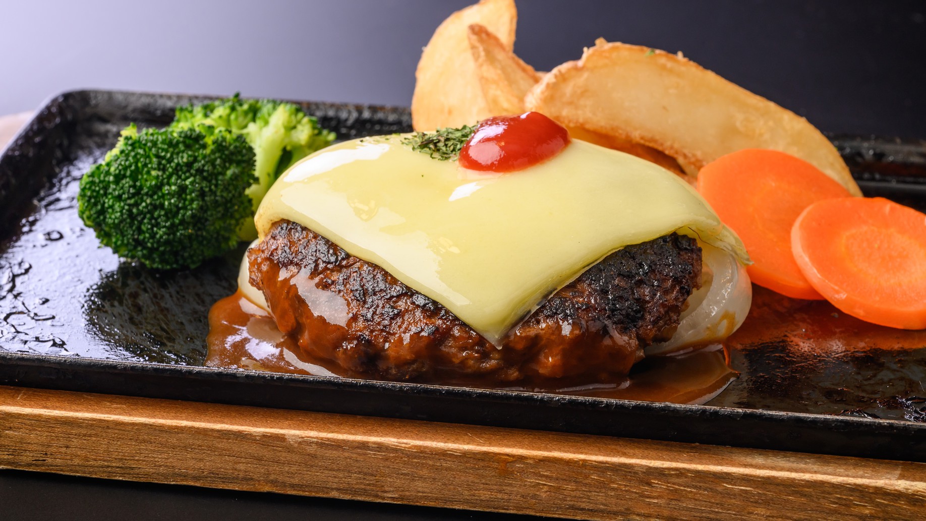 【夕食】チーズハンバーグイメージ