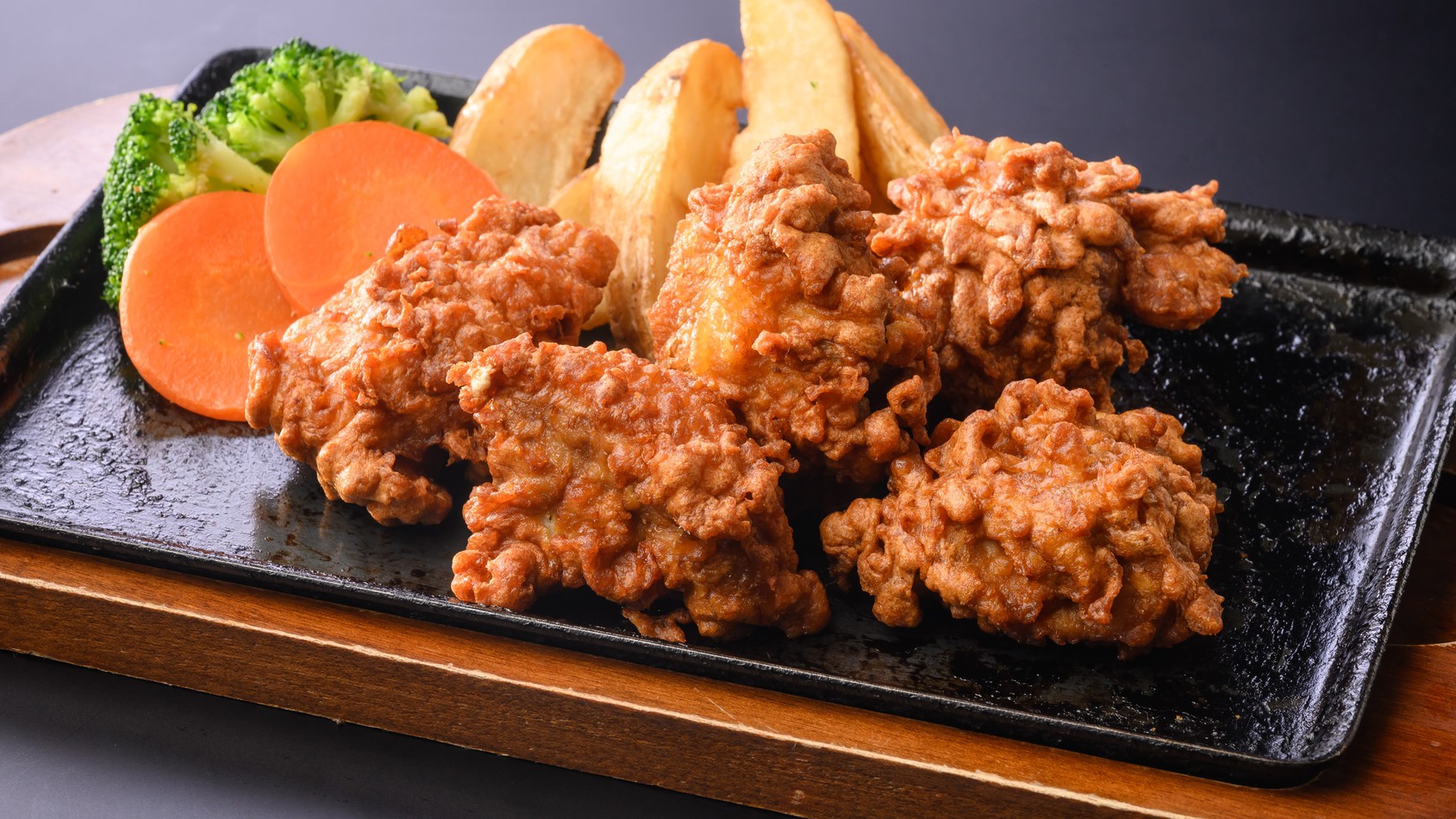 【夕食】伊勢赤どりの唐揚げ定食イメージ