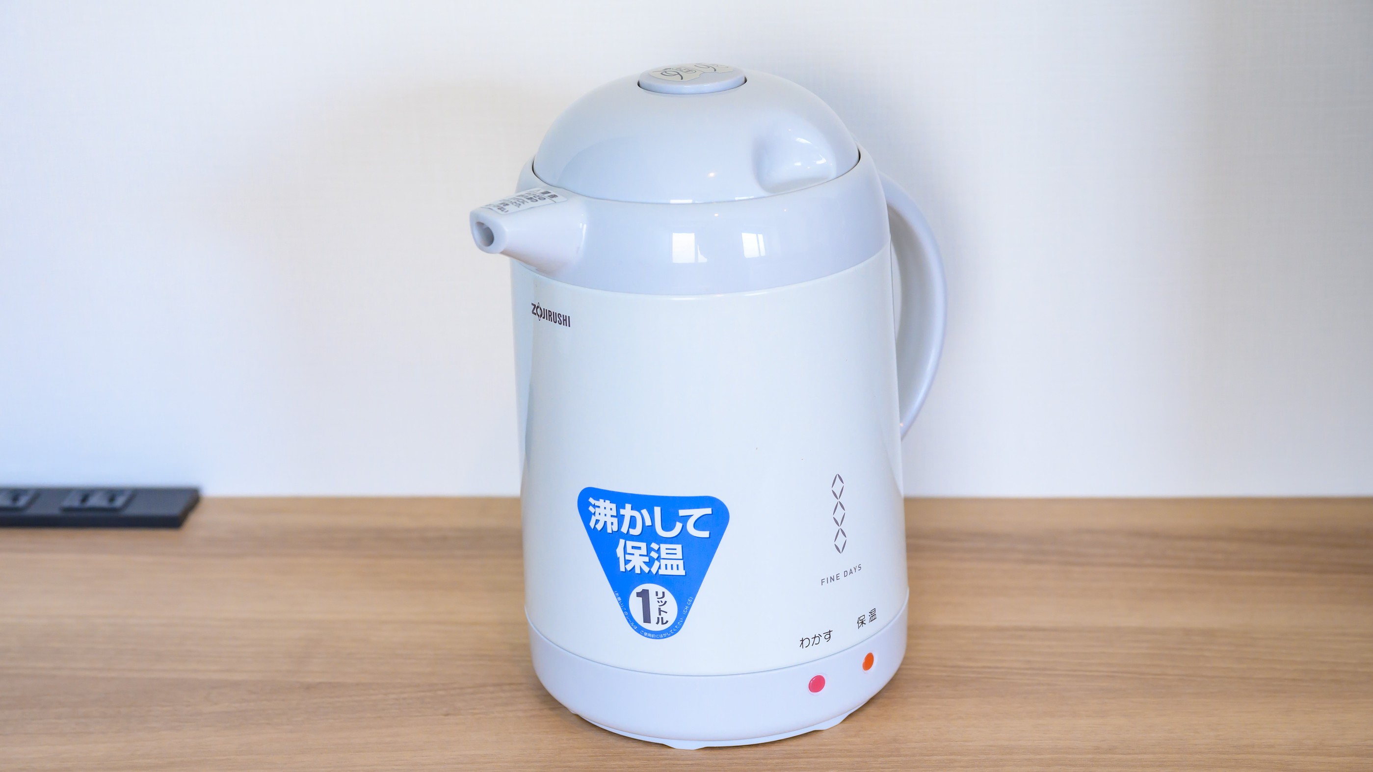 【客室】ポットお部屋に備え付けがございます。