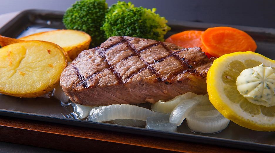 松阪牛赤身ステーキ。松阪牛を食べたいけれど脂身が苦手な方に。