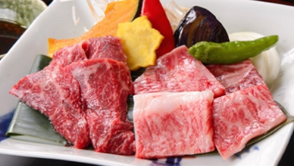 松阪牛のロースと赤身の食べ比べができるお肉好きの方へおすすめ。