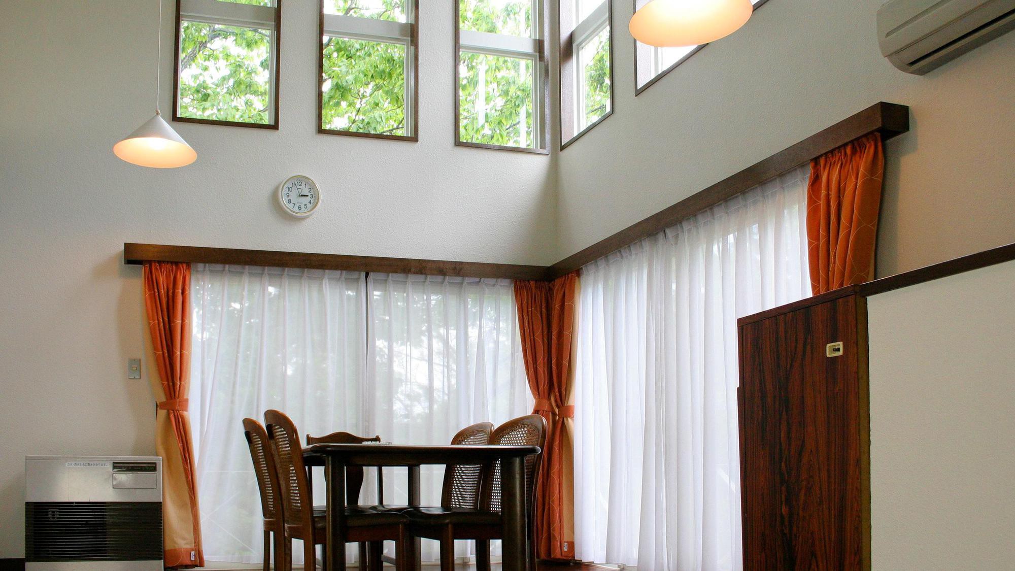 【天然温泉付】コテージ2DK〜3LDK：リビング(一例)