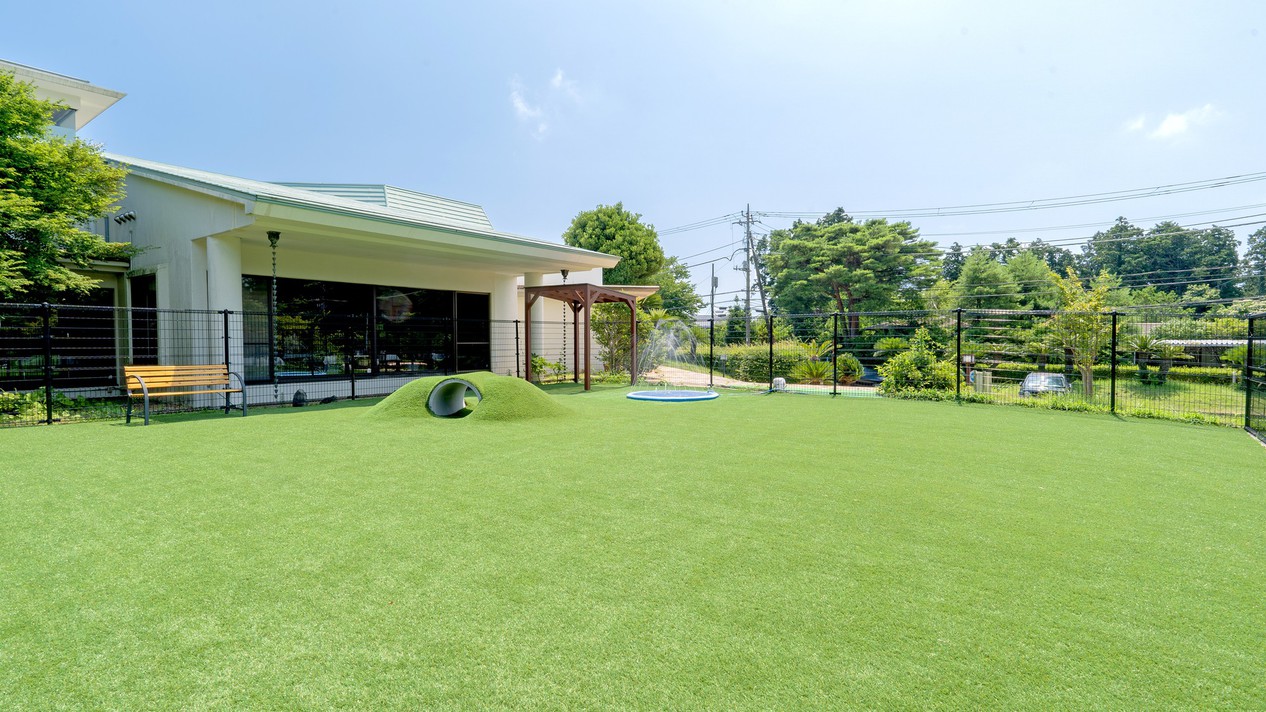 dog park（小型犬専用）：大室山を望むドッグラン。ふたつのエリアに分かれています。
