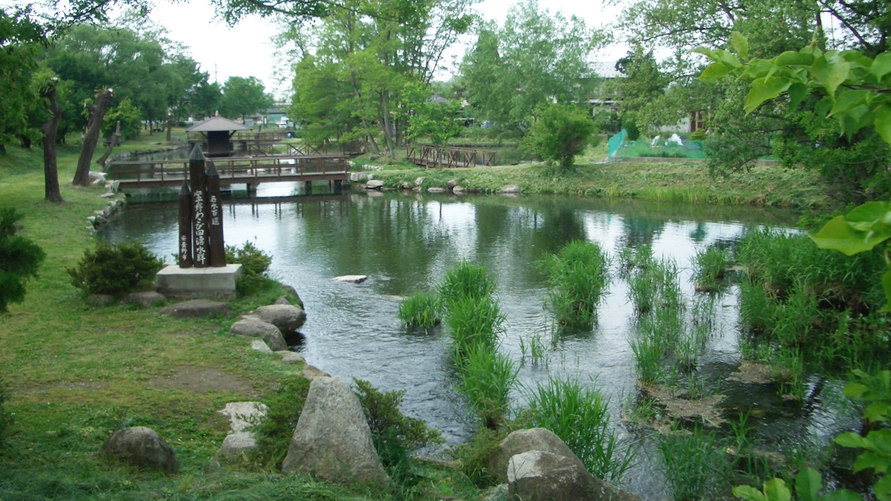 *安曇野わさび田湧水群公園は、環境省の「名水百選」にも選出された水が織りなす風景を感じられる公園。