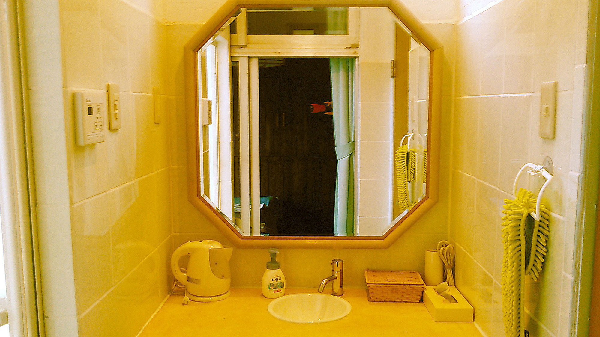 ・洗面台：個室Aタイプに備わる専用の洗面スペース