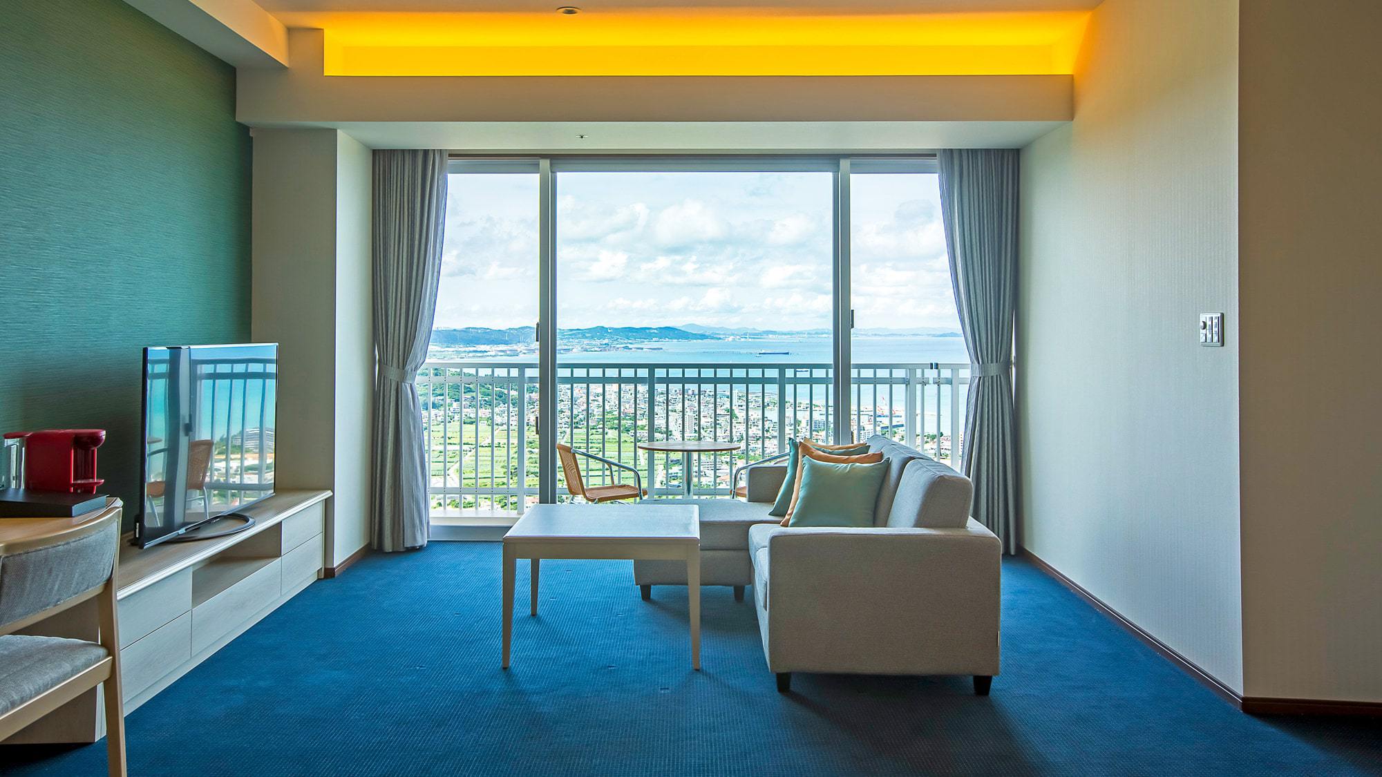 【アネックス棟】スイート／沖縄の空を近くに感じる最上階の客室
