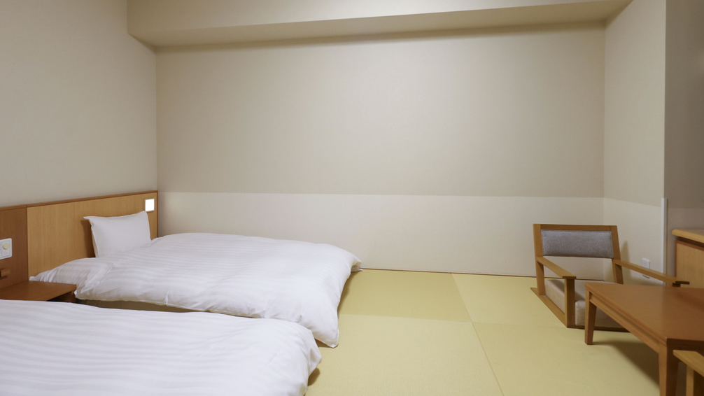和室【禁煙】ベットサイズ110㎝×;195㎝ローベット×;2台+布団1組 23.5㎡