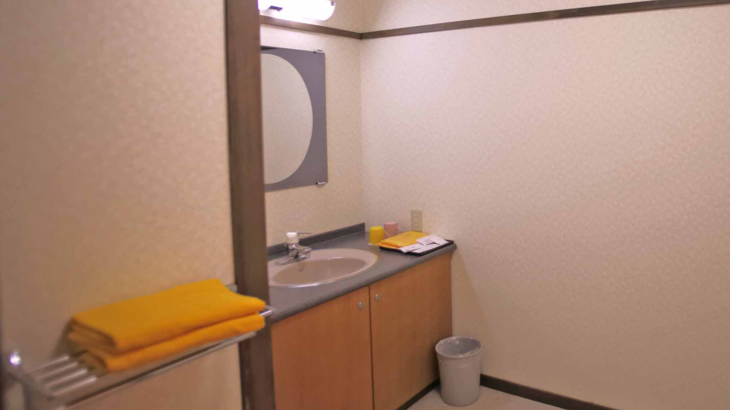 *新館和室(バス・トイレ付）新館のお部屋は洗面・お風呂・トイレが全て別々の広めな作りとなっております
