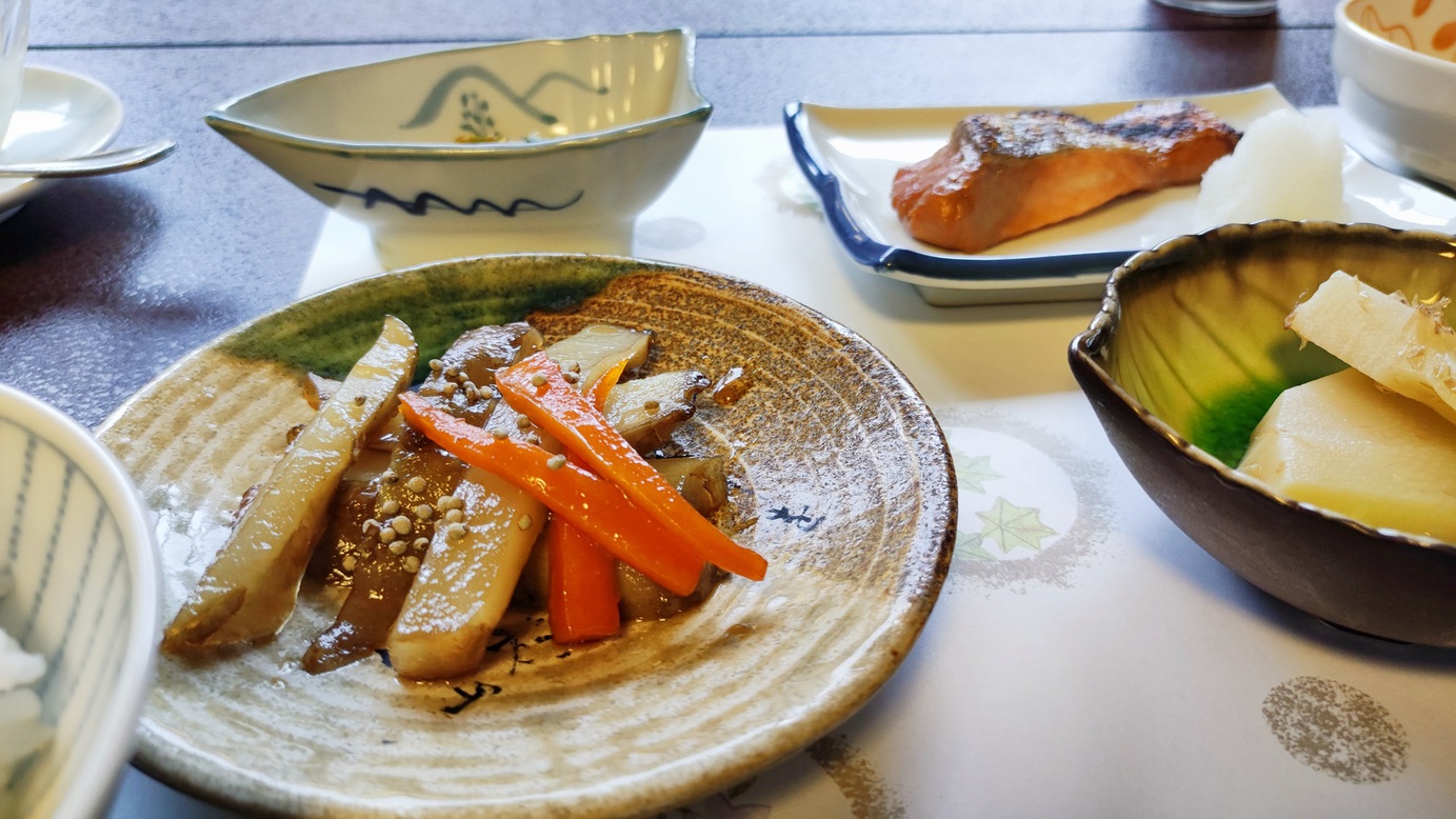 *朝食一例／菊芋のきんぴら。しゃきしゃきとした食感で食べだしたら止まりません。