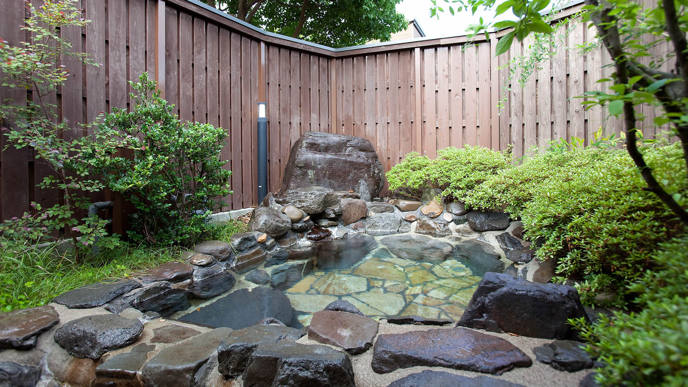 【貸切露天風呂】源泉かけ流しの湯