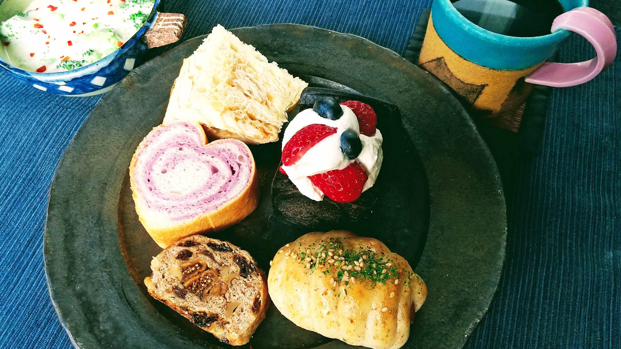 【ご朝食】風来荘の朝ごはん。オーナーが毎日焼き上げる、自家製天然酵母パン&スープは好評です♪