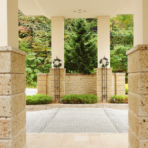 【ホテル玄関♪】