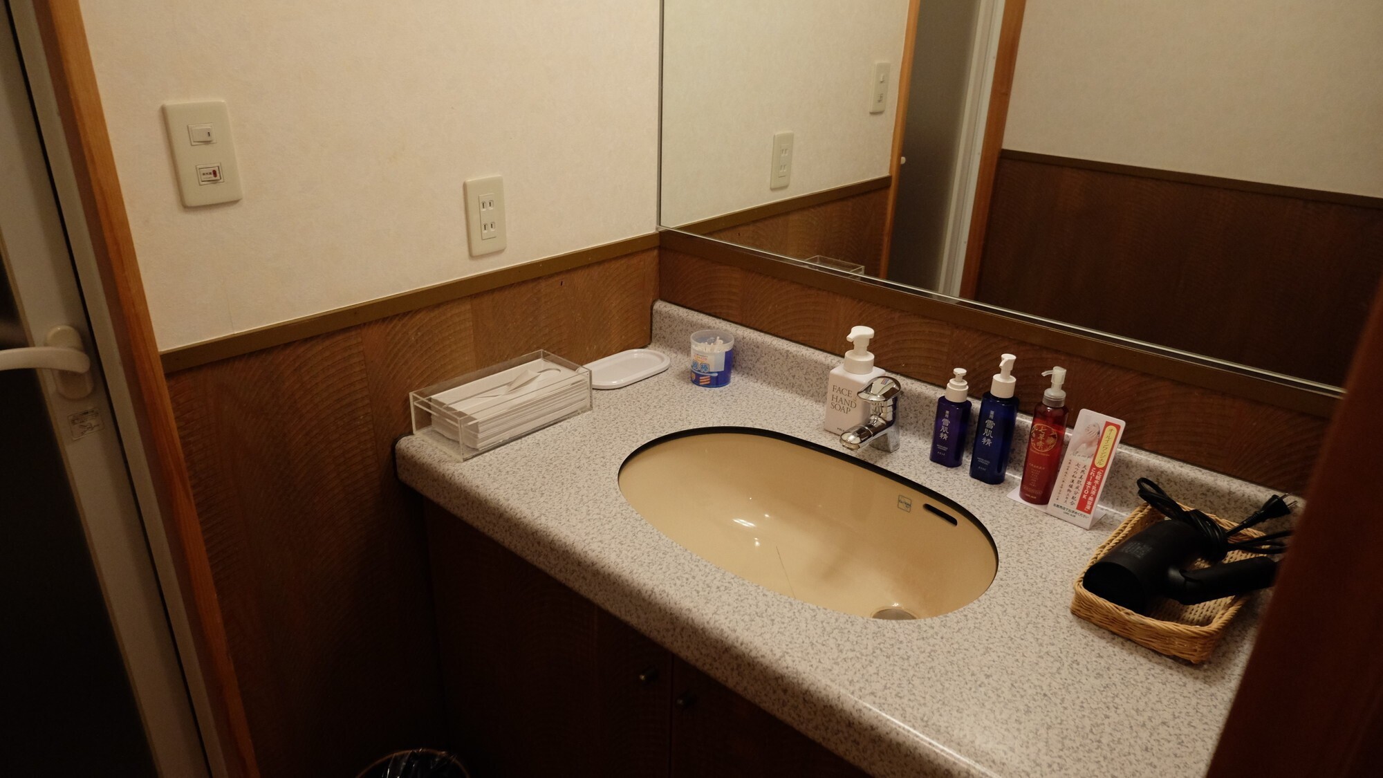 【和洋特別室】広々とした洗面台