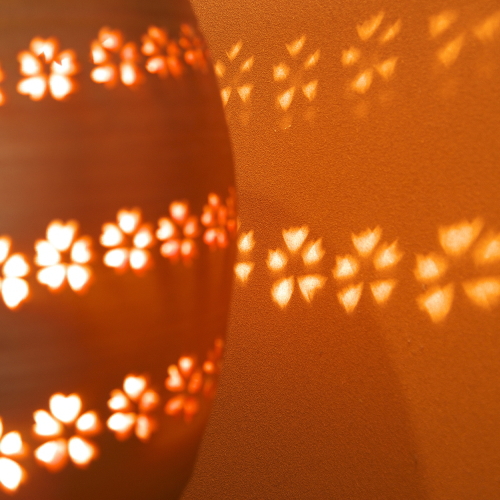 【ラウンジ】やわらかな光に包まれる館内