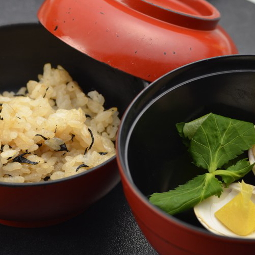 【夕食一例】かやくご飯とお吸い物
