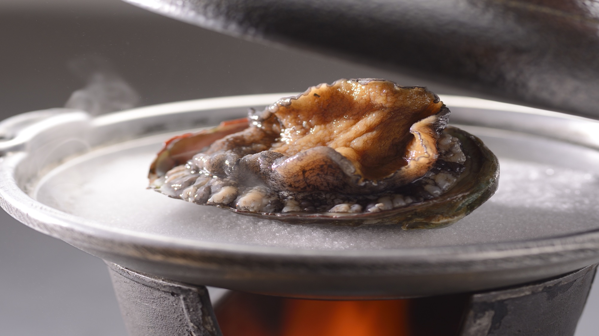 アワビの陶板焼き