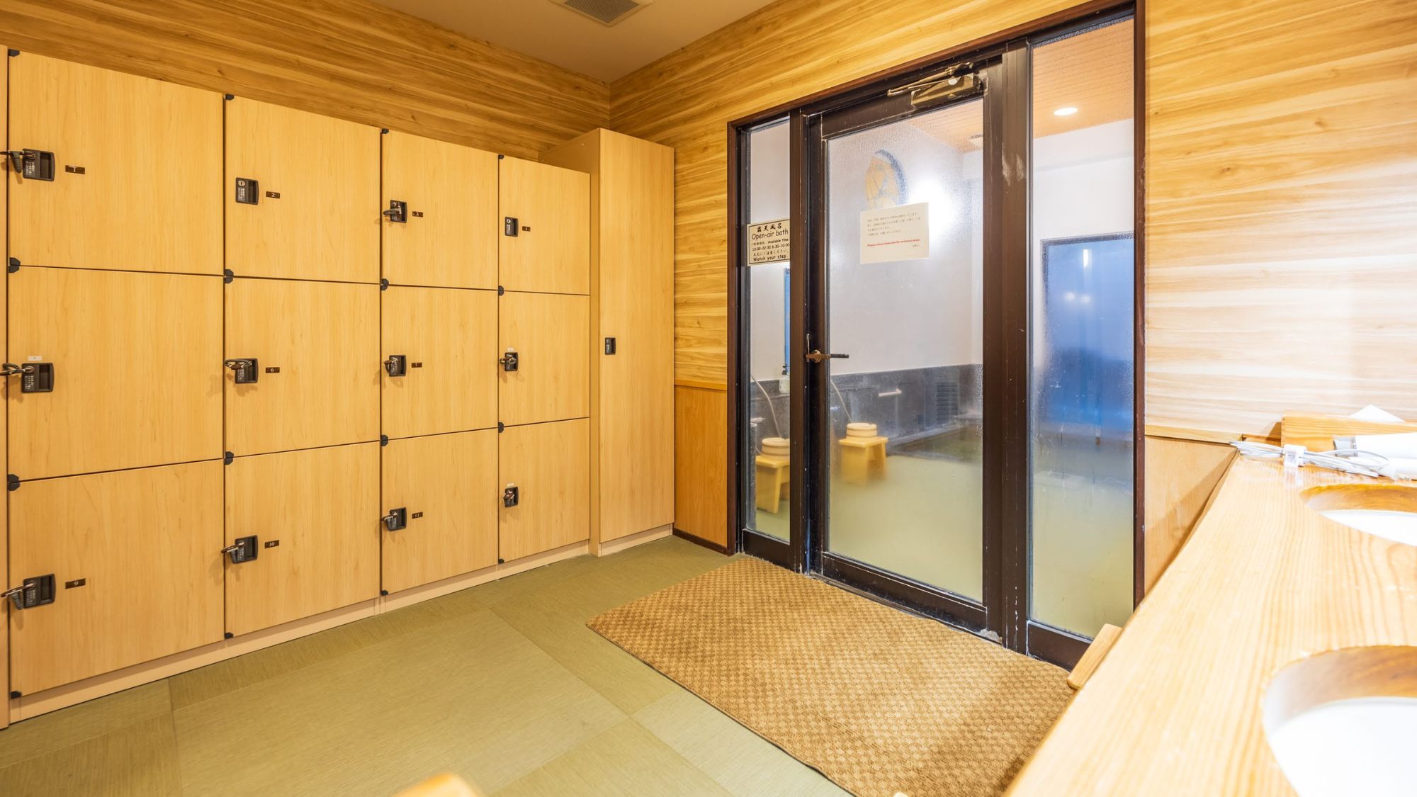 大浴場脱衣スペース