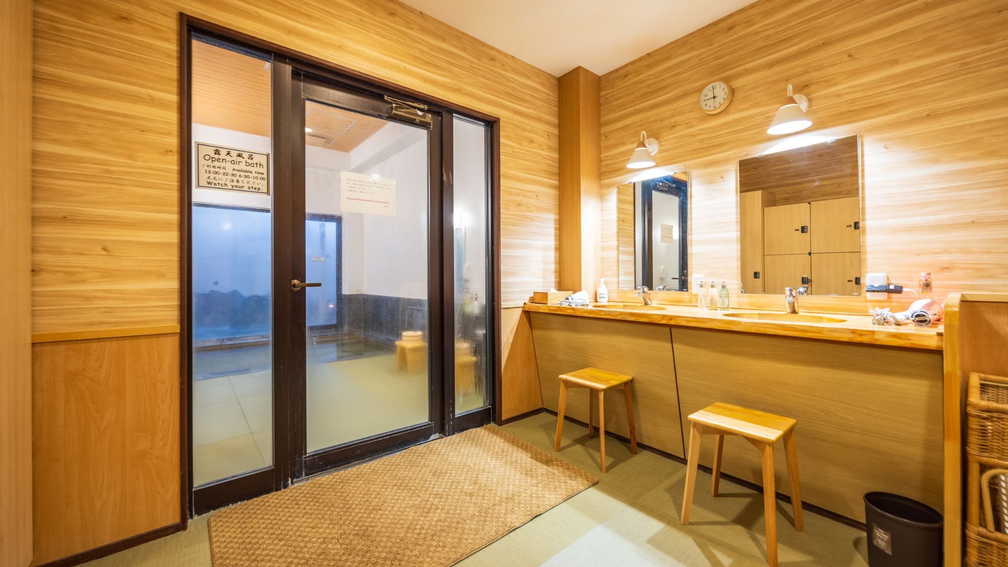 大浴場脱衣スペース