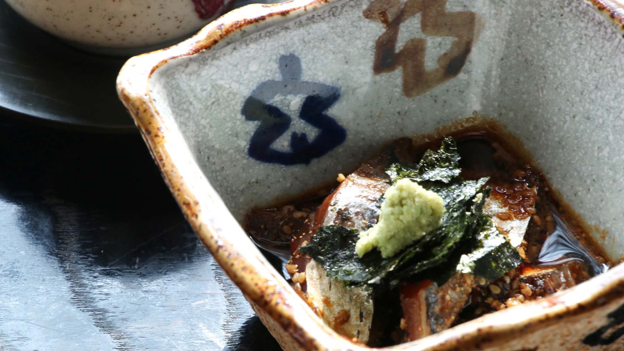 ＜朝食一例＞常連さんにも人気の「りゅうきゅう」。当館では朝にお出ししております