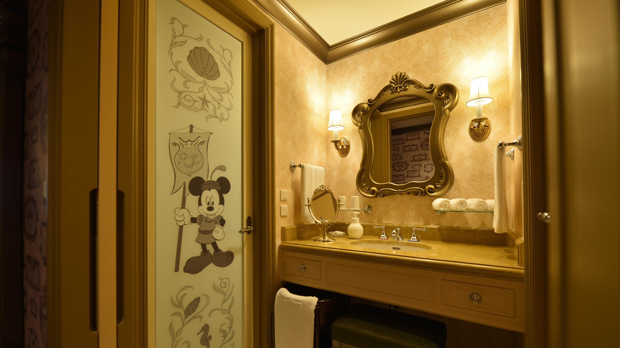 バスルーム(イメージ)(C)Disney