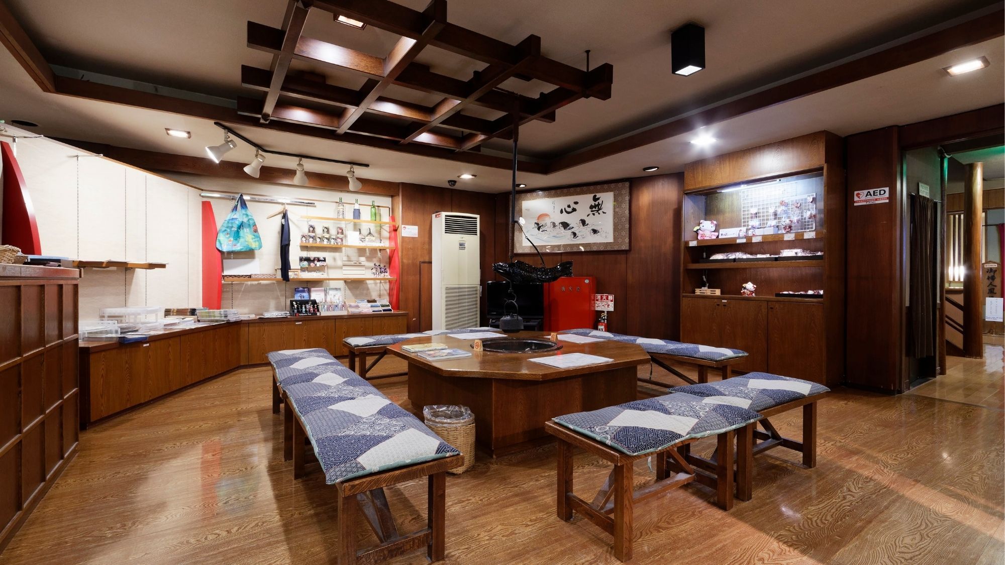 1階売店前囲炉裏