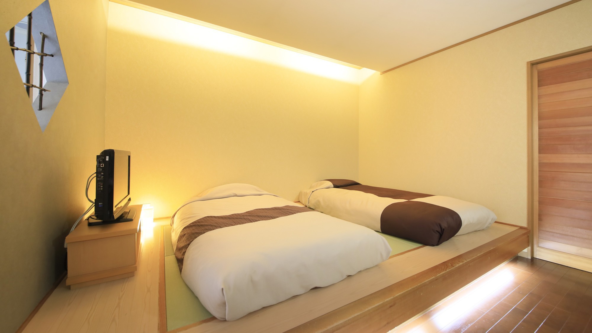 【客室一例】別館露天風呂付き客室(ツイン)…;和風ベッドを備えた、新しいスタイルのお部屋です。