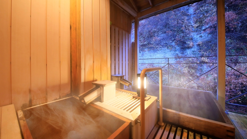 【客室一例】特別室…;露天風呂のほか、足湯専用の設備があるのも特徴です。