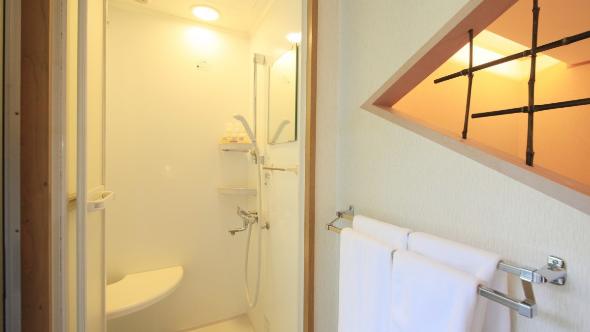 【客室一例】別館露天風呂付き客室(ツイン)…;シャワーブースを備えた、新しいスタイルのお部屋です。