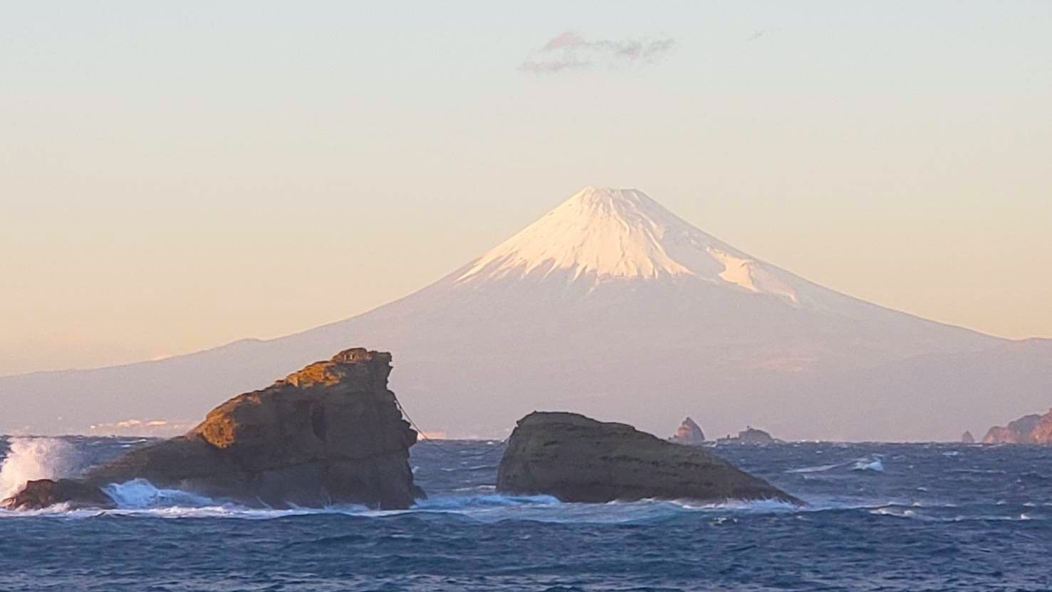 雲見海岸からの冬の富士山