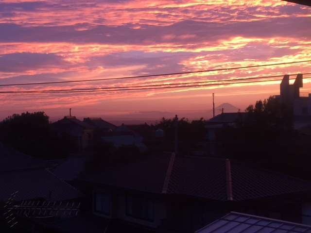 3階客室より見る夕陽富士山