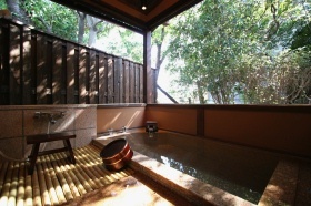 御形の間露天風呂