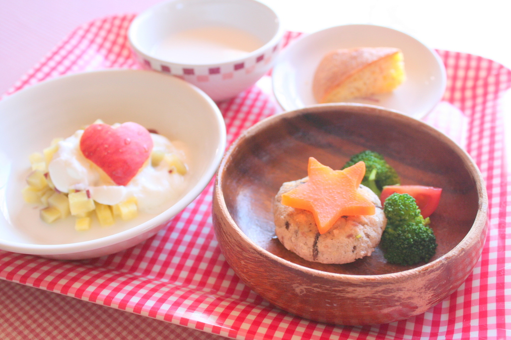 単品をセットにすることもできます（写真はくららのもりもりハンバーグのセット）