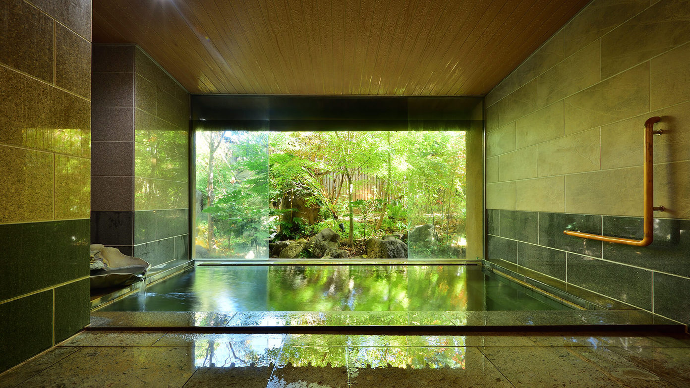 【朧の湯】石造りの大浴場