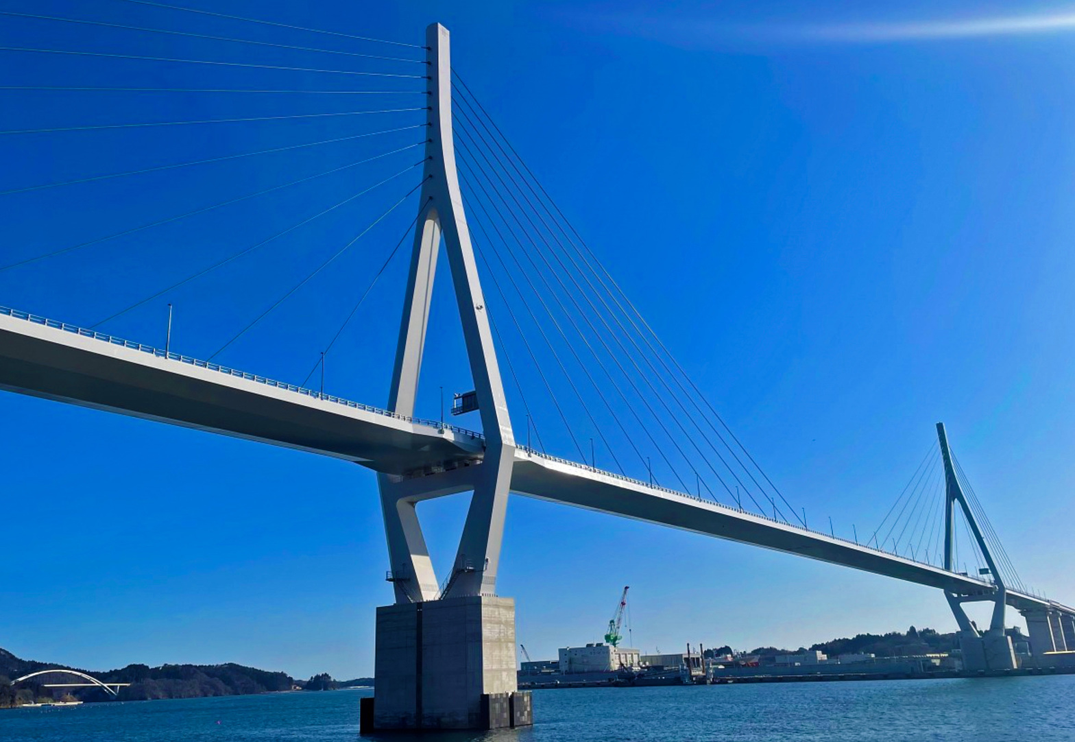 気仙沼湾横断橋、全長1344メートル、同じ形式の橋としては、東北最長