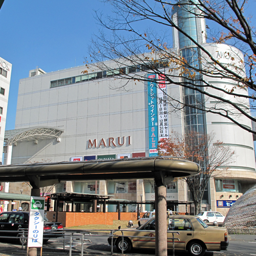 駅前の丸井はファッションが充実しています。