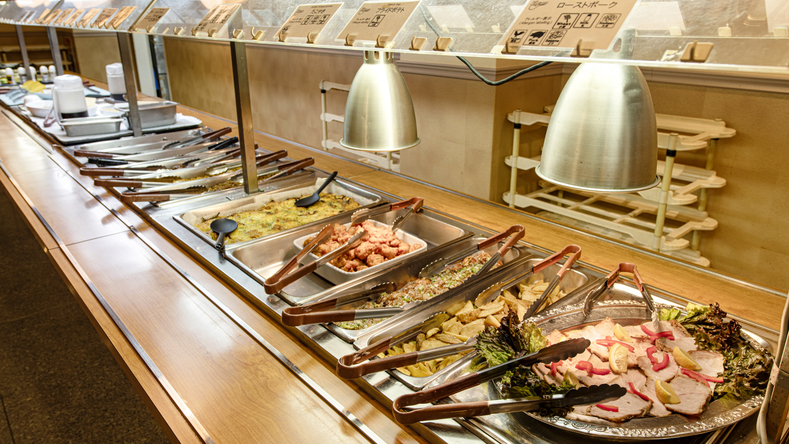 *パイプのけむり名物バイキング（夕食）/お肉・お魚・サラダバーなど【約30種類のバイキング】