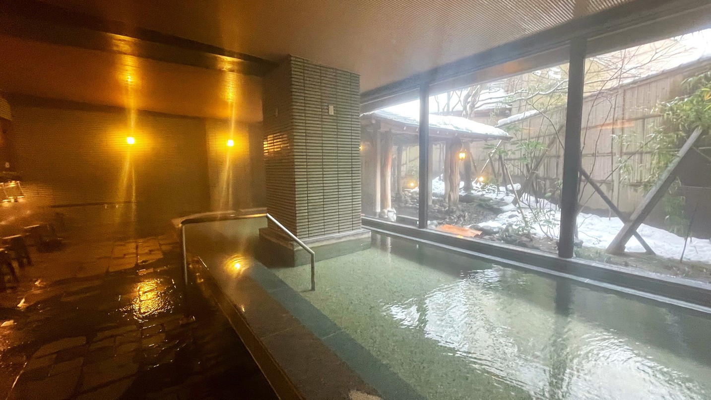 【猿の湯】冬は雪景色を楽しみながら温泉に入れることも