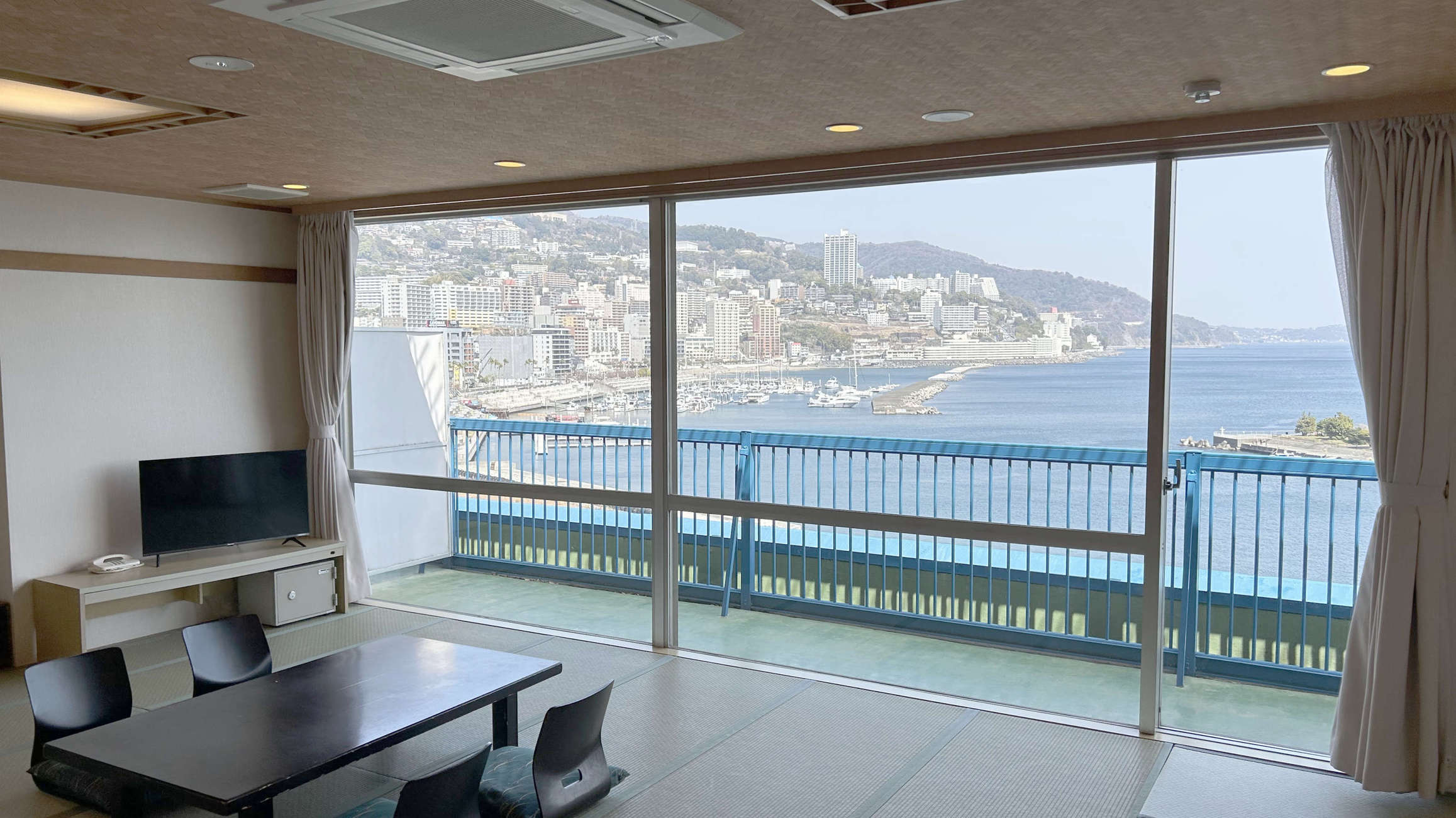 【特別室・最上階】和室24畳＋ツイン(階段利用)のお部屋でございます