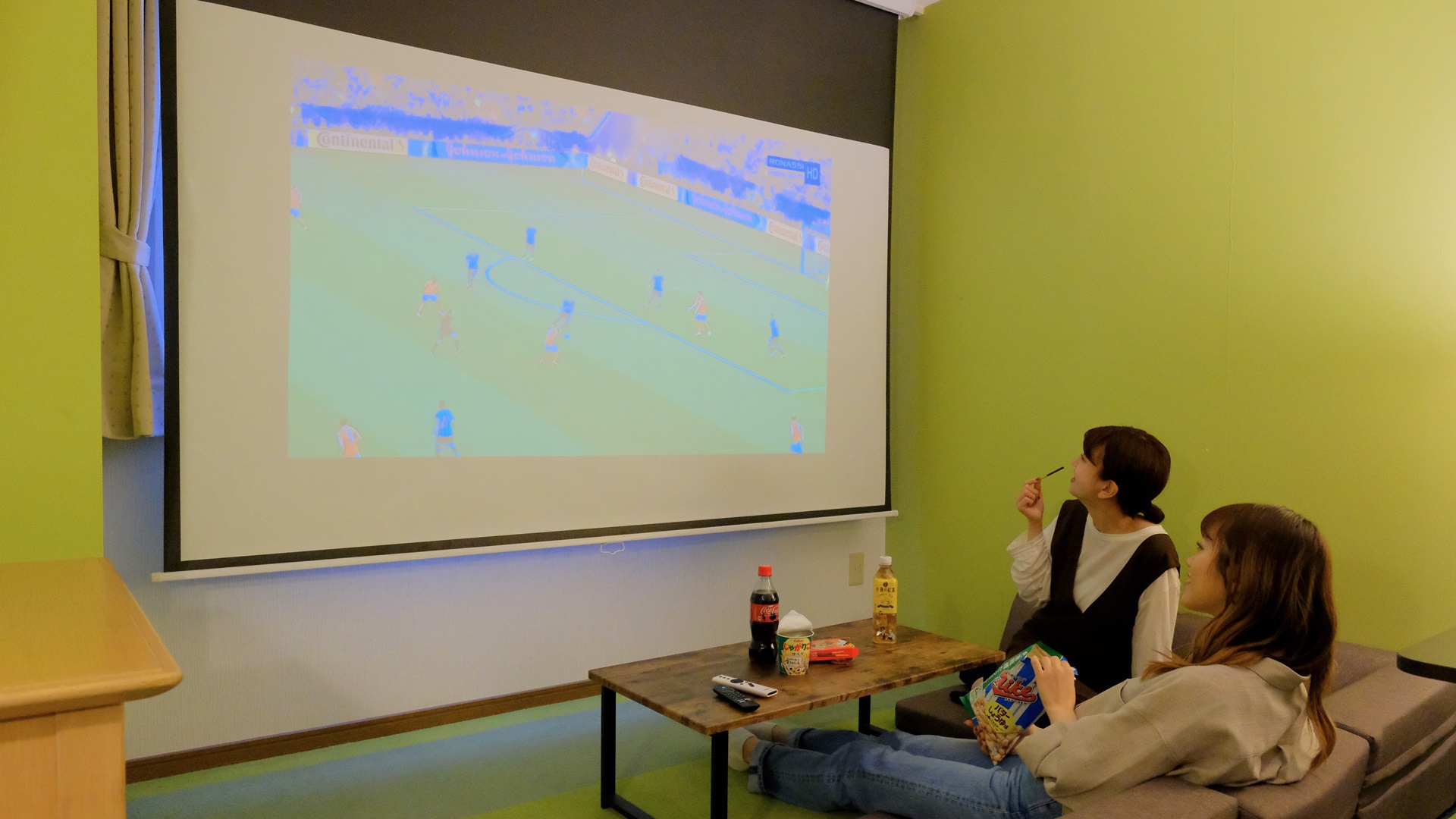 お菓子やジュースをもちこんで最高の時間を