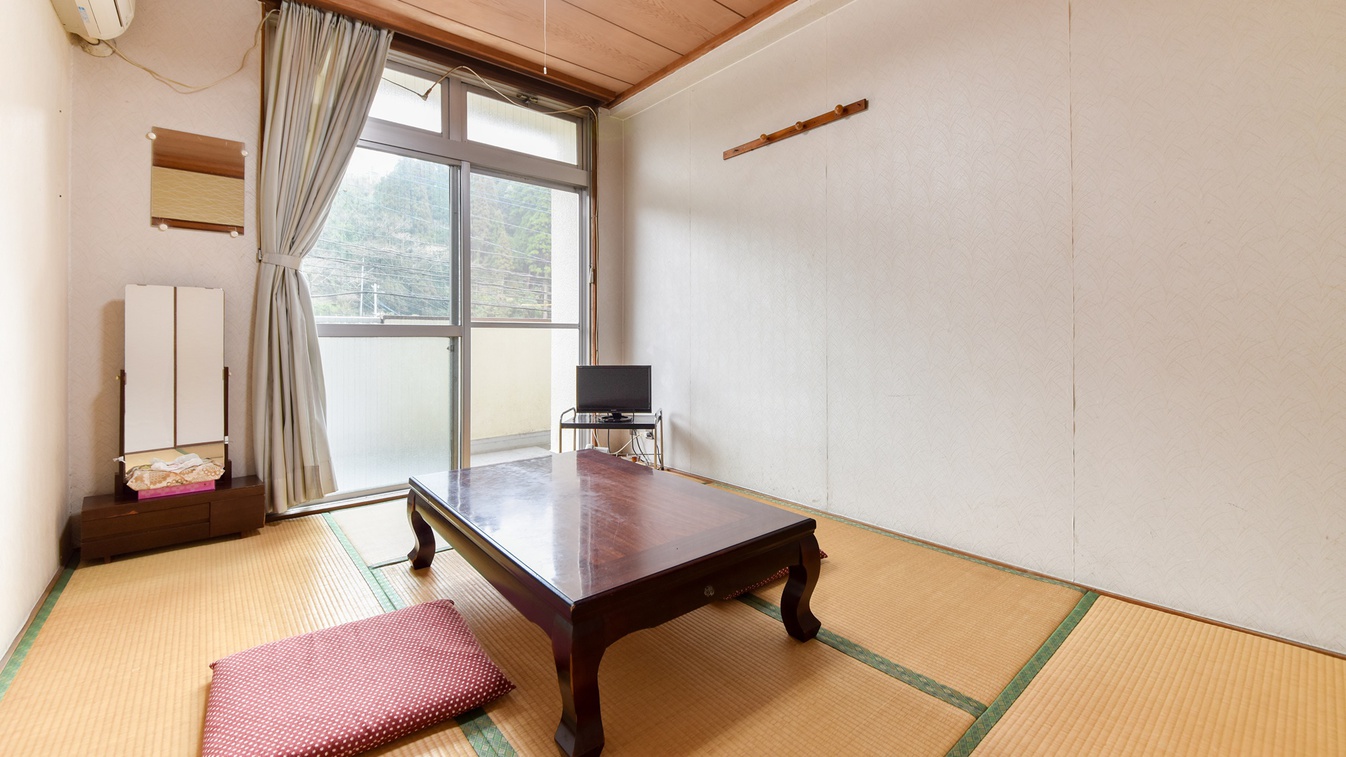 *【客室一例：本館和室6畳】温泉で疲れを癒した後は、お部屋でのんびり…;♪