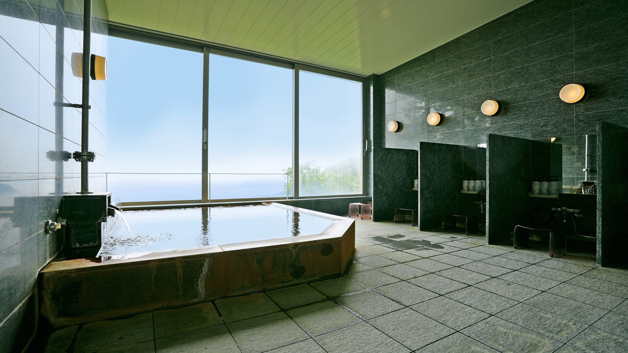 女性大浴場（自家源泉かけ流し）／伊豆山の地は源頼朝ゆかりの地でもあり、古の浪漫に思いを馳せてみては…;