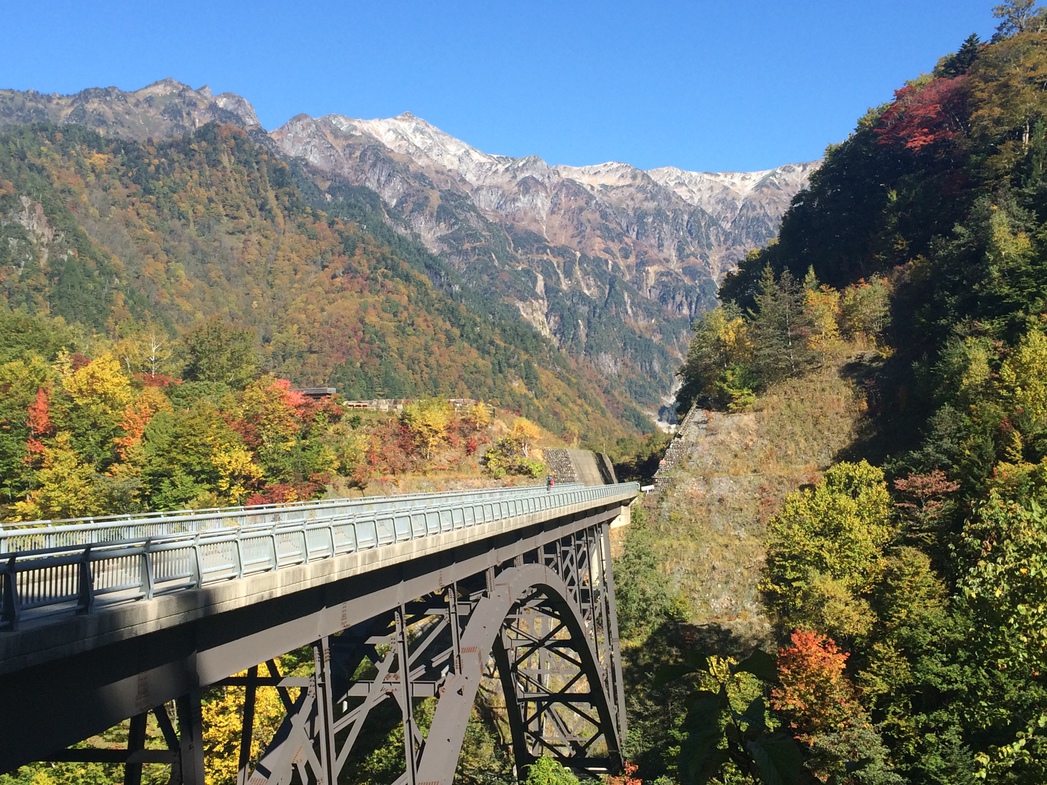 秋の北アルプス大橋