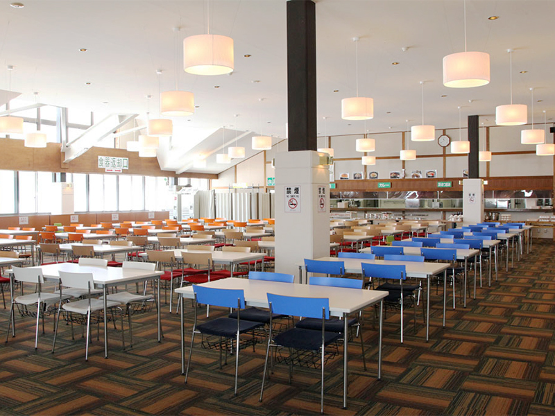 開放感のあるスキーロッジレストラン200席土日祝はランチ営業有（11：00〜15：00）