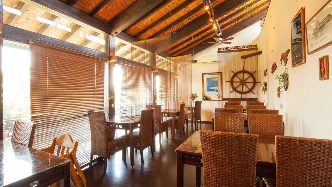 *【隣接レストラン「くくるくみ」】豊かな自然を望む開放的な空間で、沖縄料理を楽しんで。