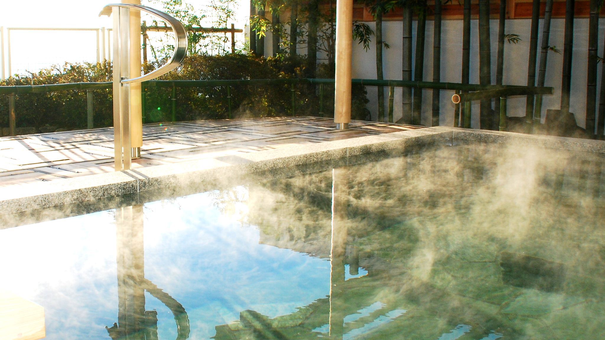【大浴場】露天風呂は吉良温泉の湯を使用