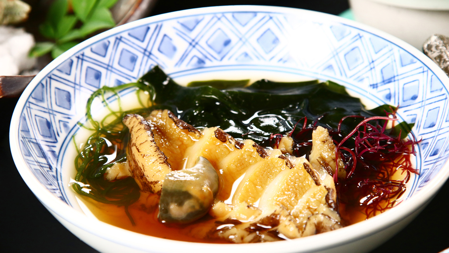 煮アワビ三陸産アワビをじっくりと煮込んだ柔らか食感の煮アワビとなっております。