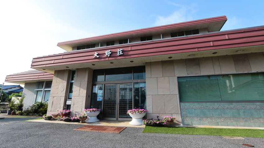 外観海の幸と温泉を楽しめる宿です！